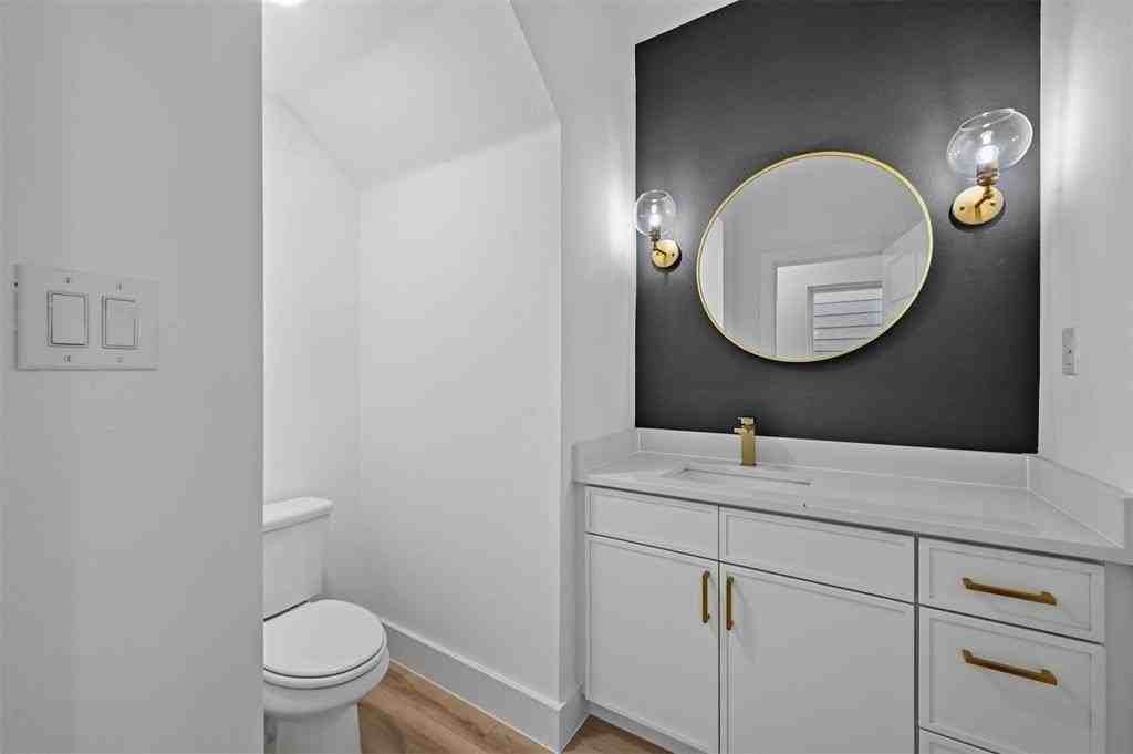 2413 Easley St - Photo 4 of 24