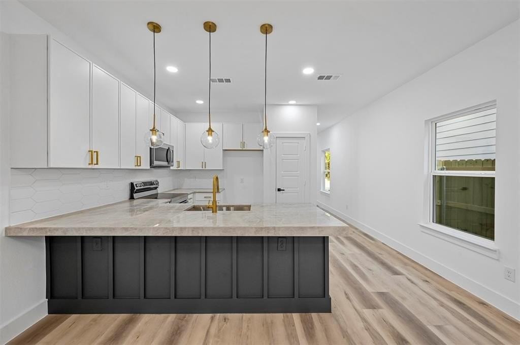 2413 Easley St - Photo 7 of 24