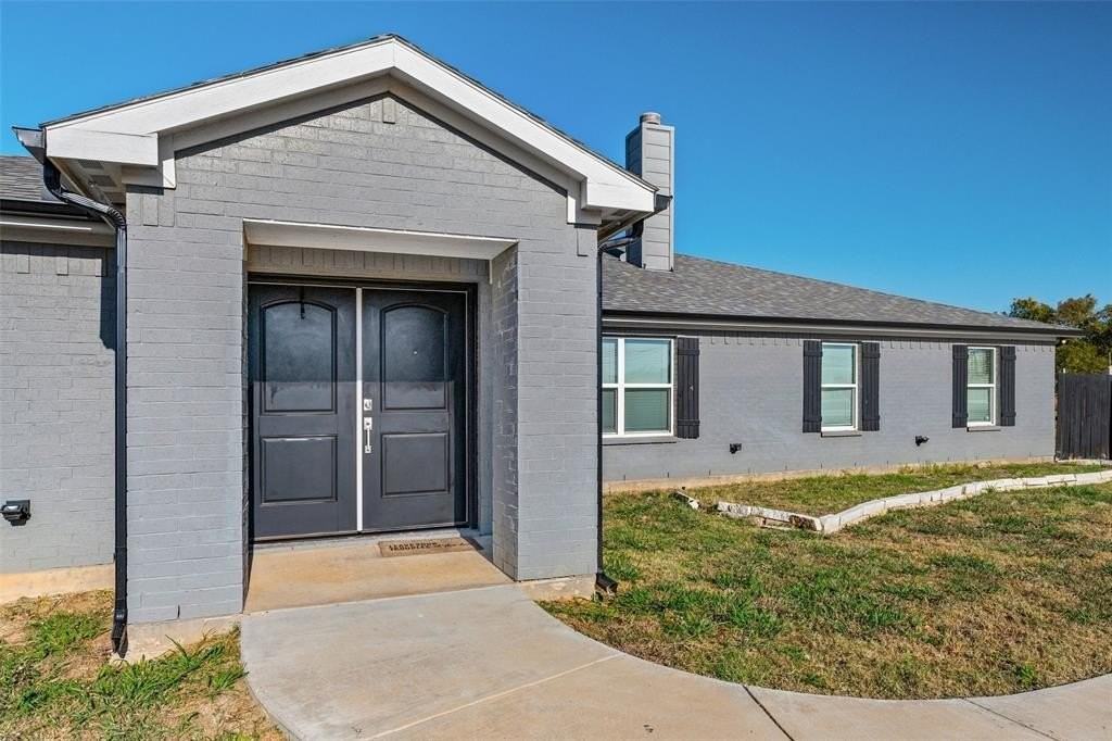 406 Ranch House Rd - Photo 2 of 40