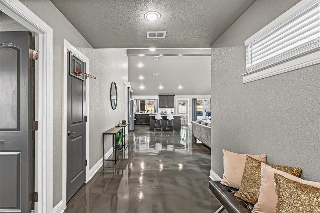 406 Ranch House Rd - Photo 6 of 40