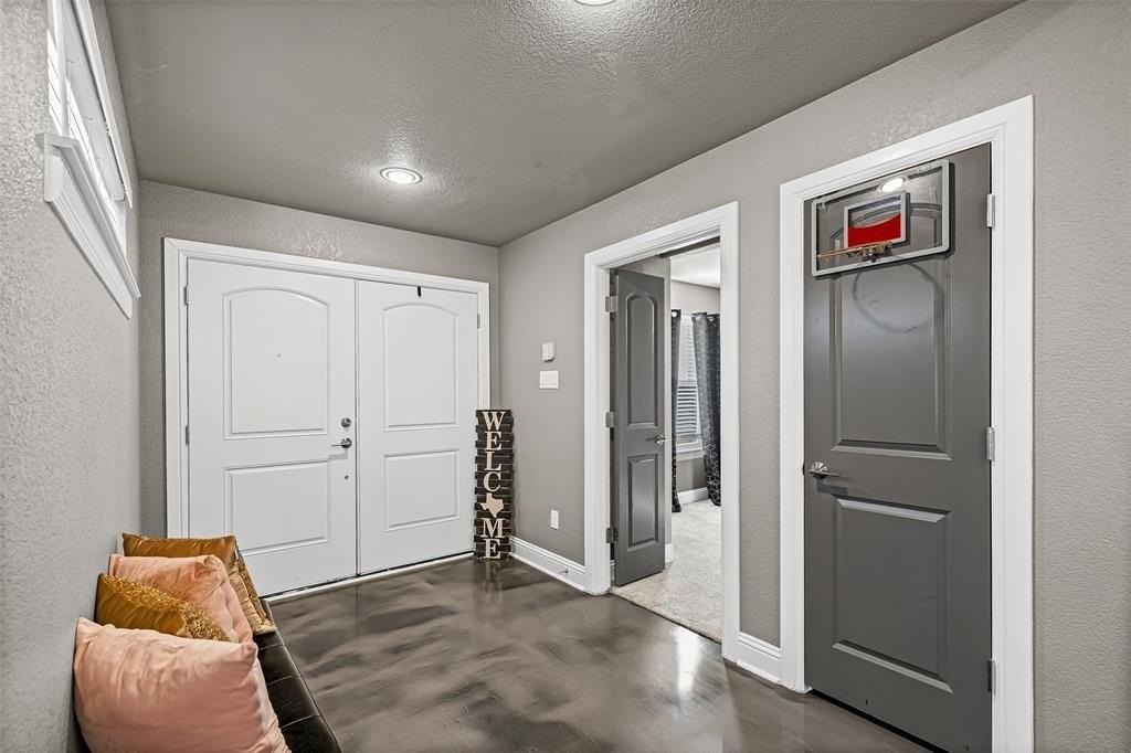 406 Ranch House Rd - Photo 7 of 40