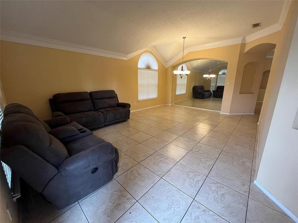 1120 Deer Valley Ln - Photo 2 of 15