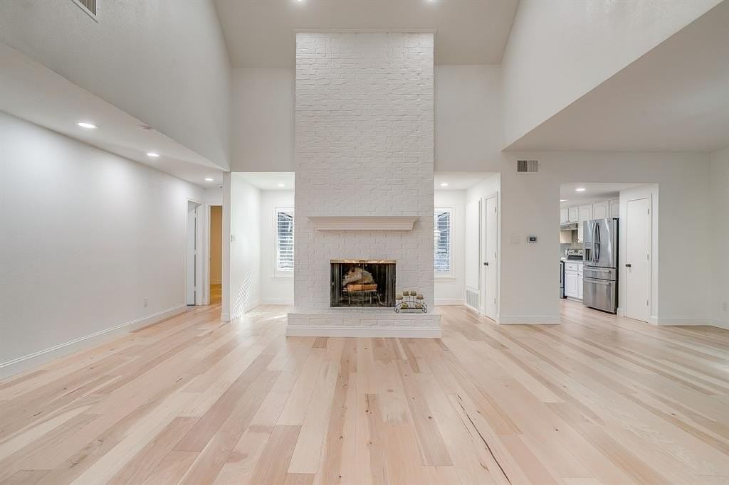 4201 Clear Lake Cir - Photo 5 of 31