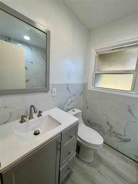 1303 Marydale Dr - Photo 6 of 13