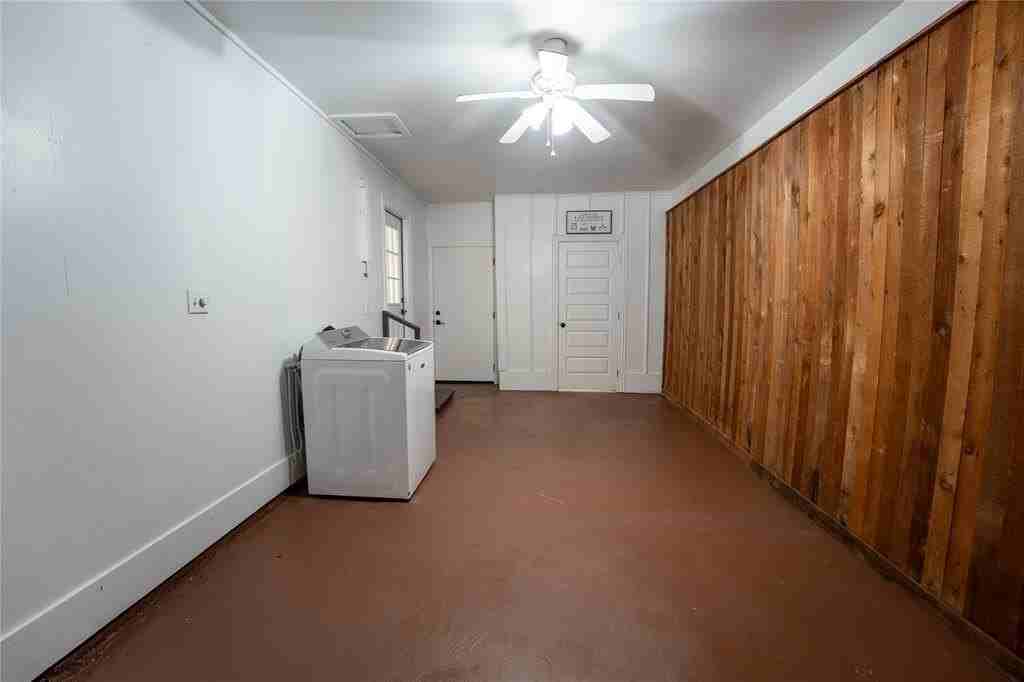 1620 E King St - Photo 5 of 9