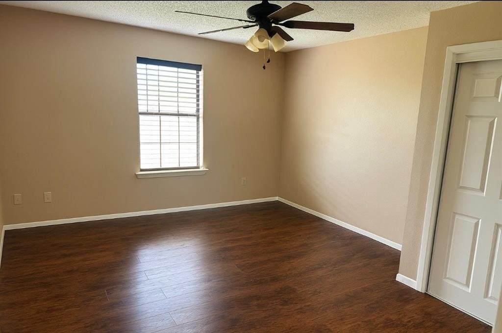 1014 Wood St - Photo 4 of 5