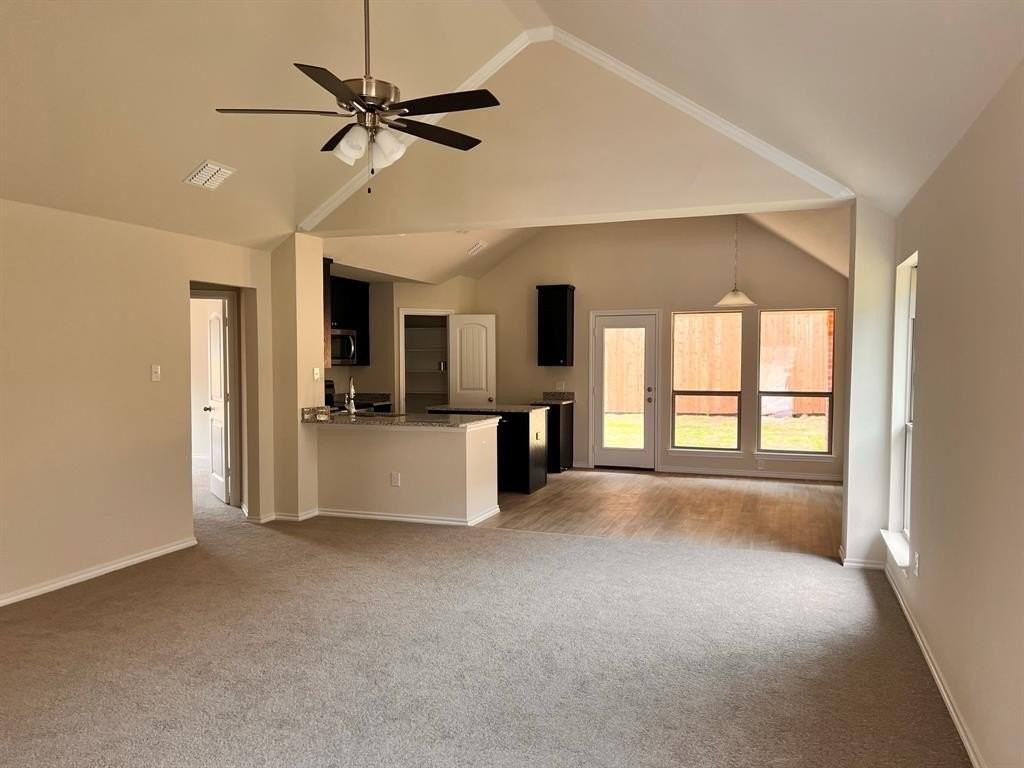 422 Greenhaven Dr - Photo 2 of 16