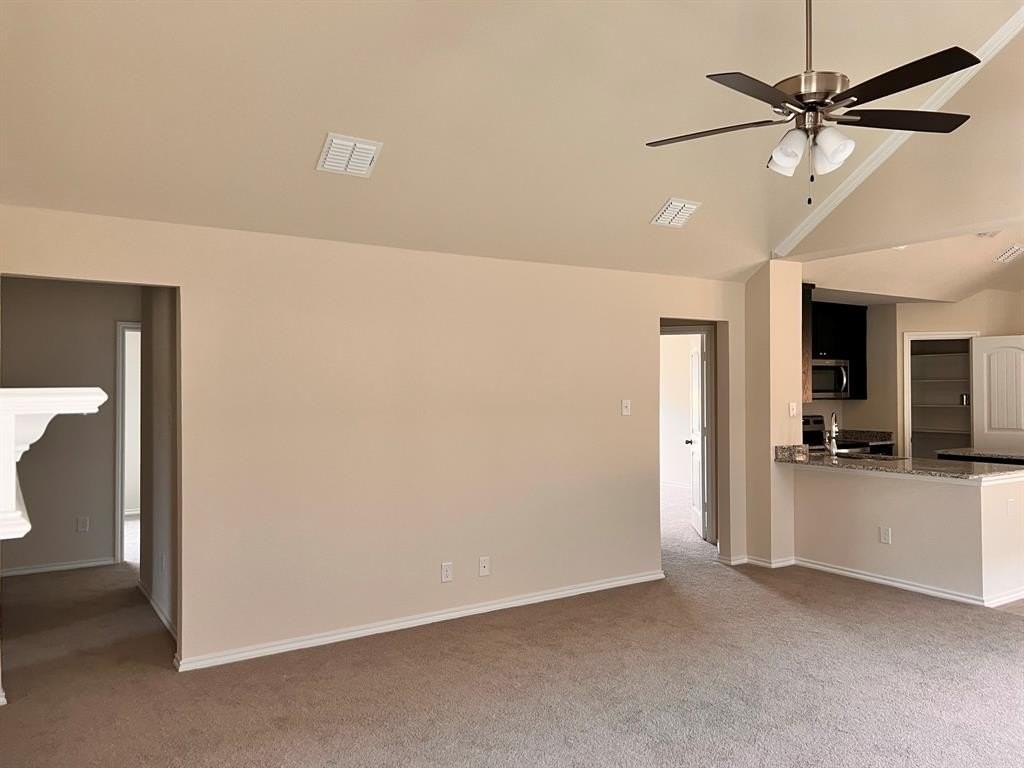 422 Greenhaven Dr - Photo 3 of 16