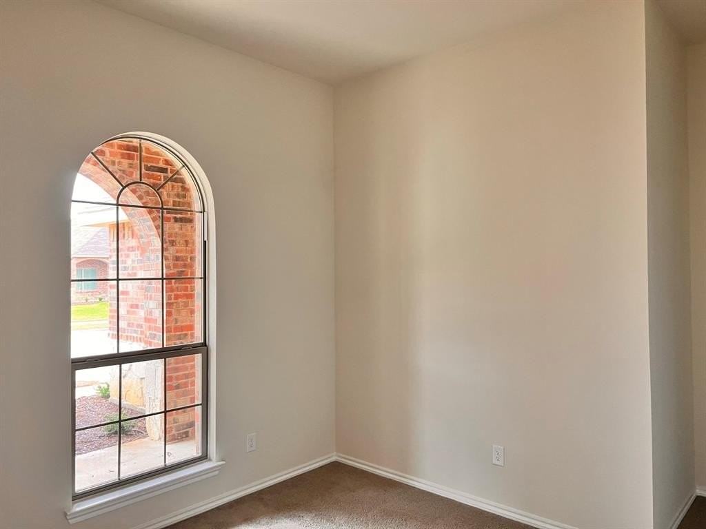 422 Greenhaven Dr - Photo 4 of 16