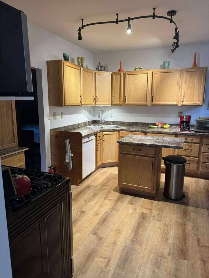 344 12th St - Photo 6 of 21