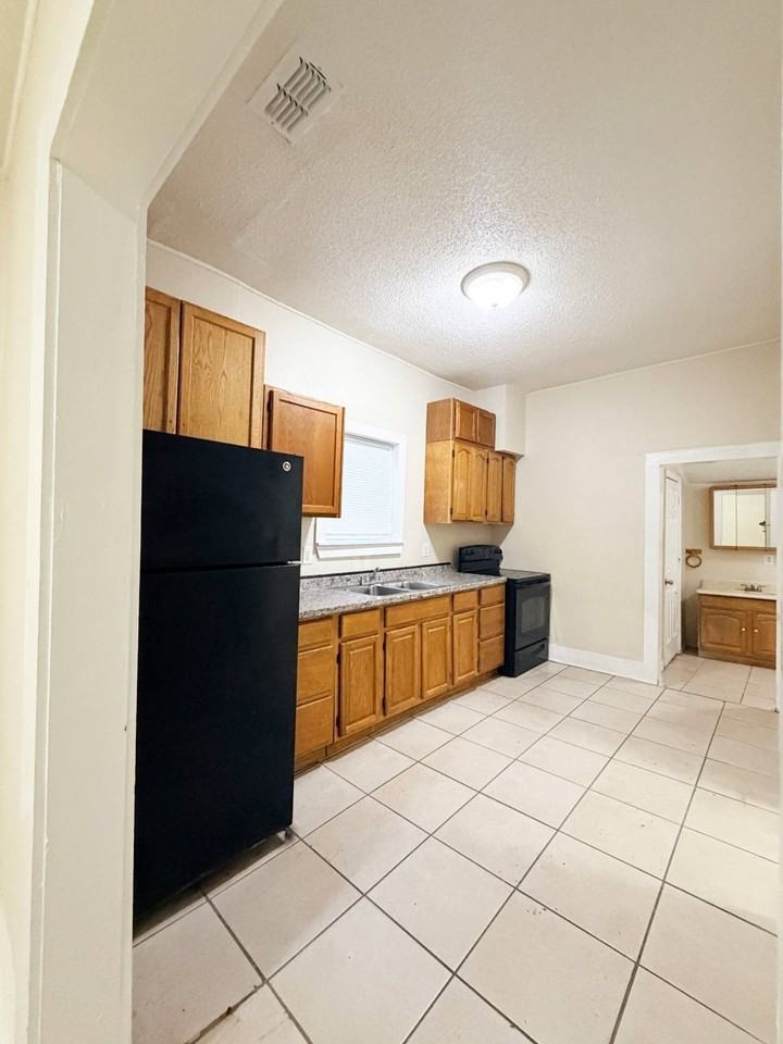 1441 Cleveland St - Photo 3 of 14