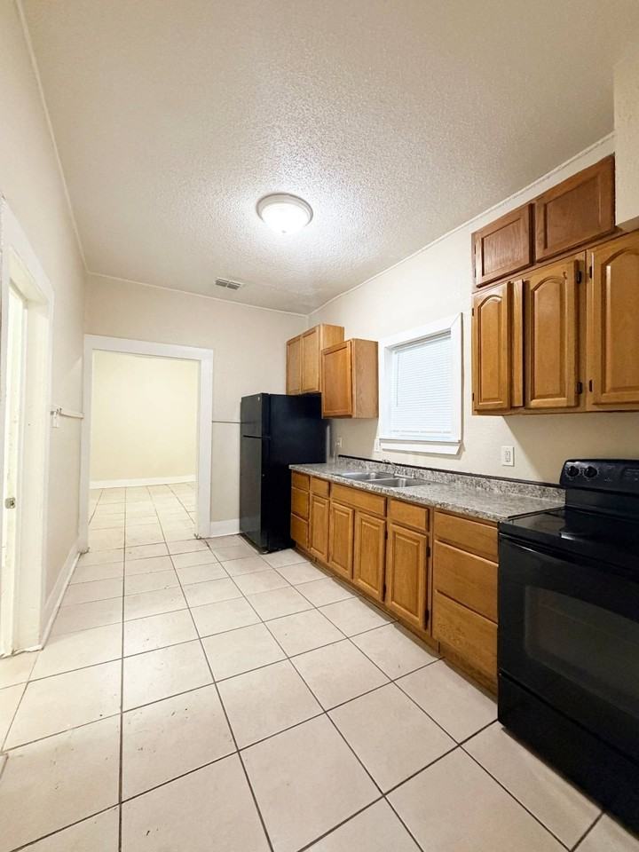 1441 Cleveland St - Photo 4 of 14