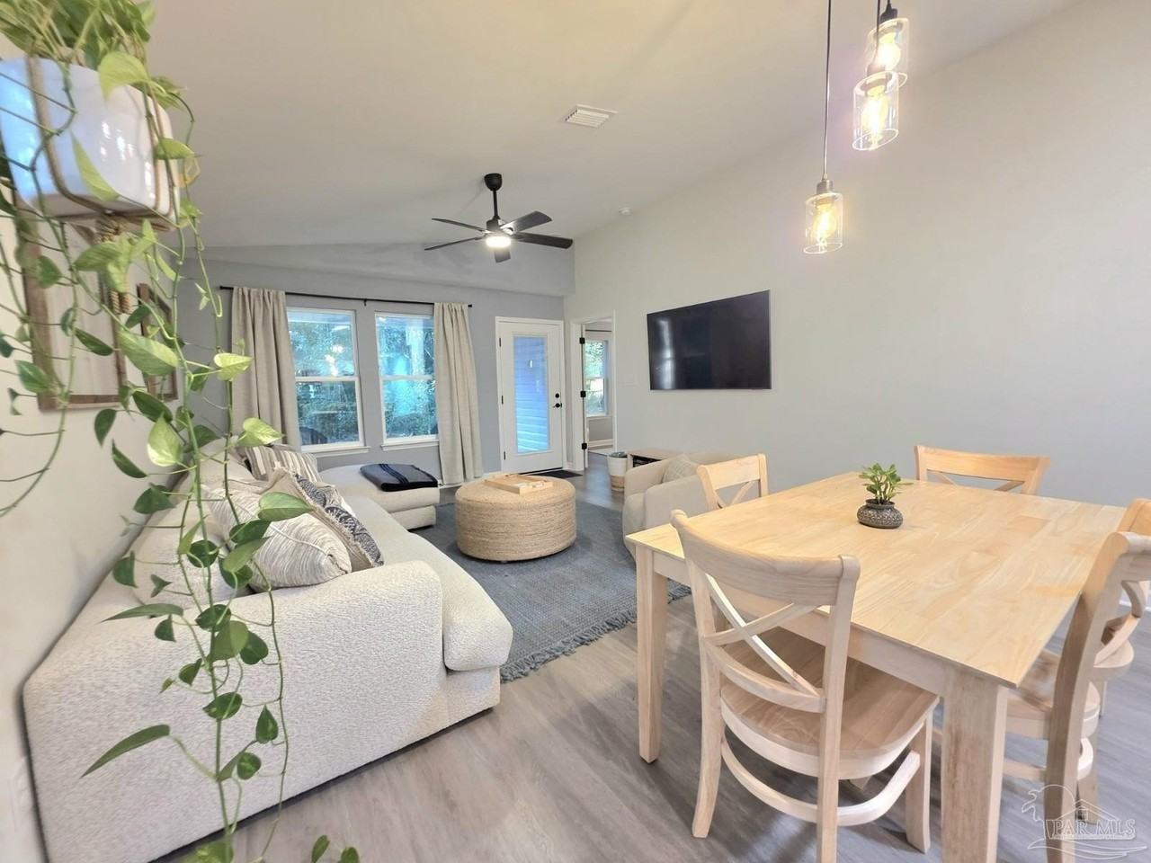 7701 Pontiac Dr - Photo 3 of 26