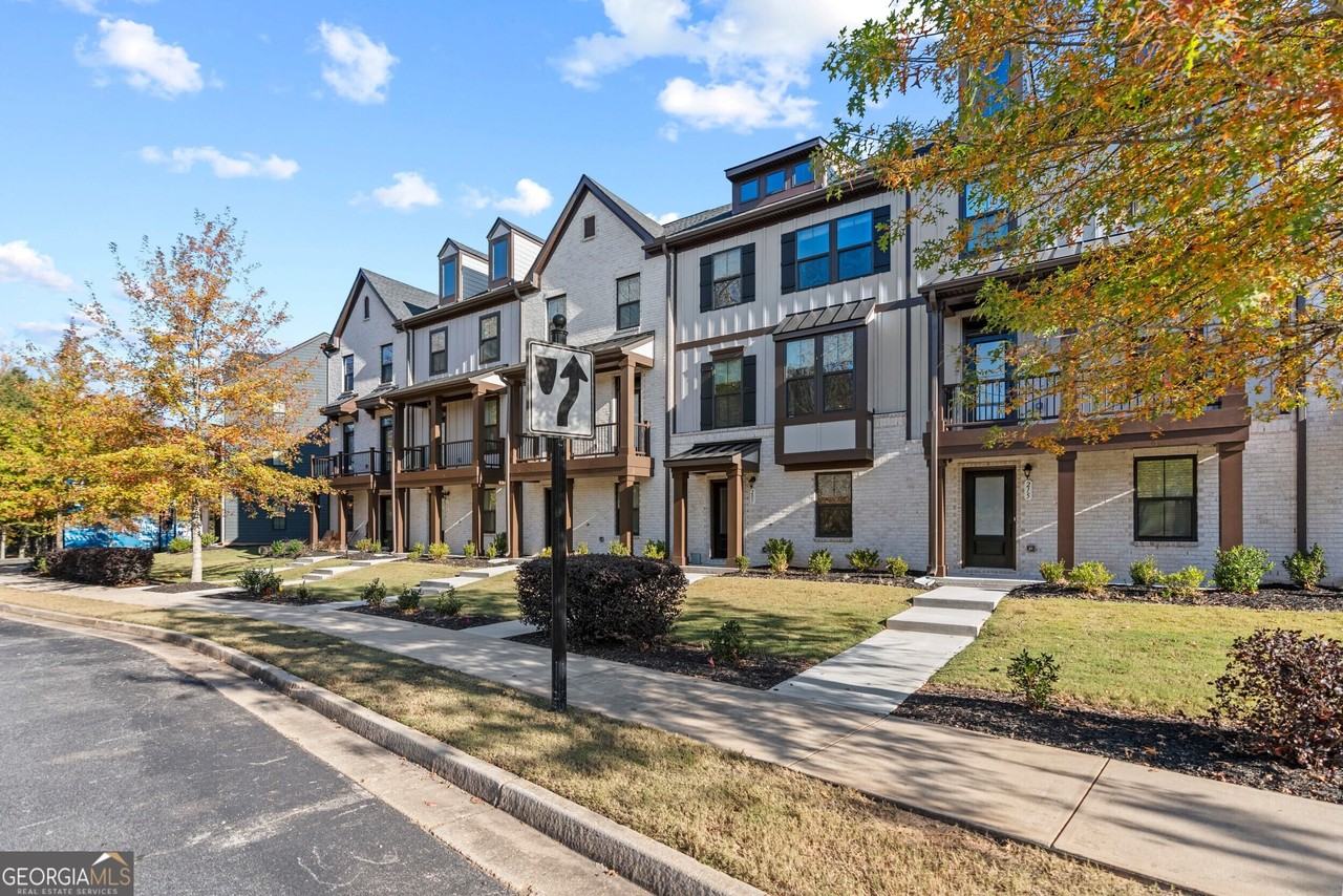 205 Climbing Ivy Cir