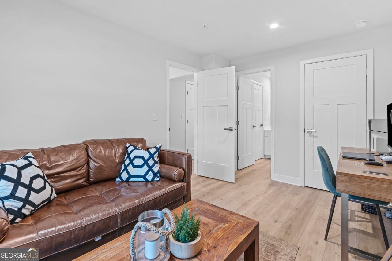 205 Climbing Ivy Cir - Photo 5 of 31