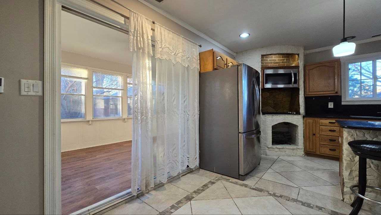 103 E Saint Marys St - Photo 6 of 21