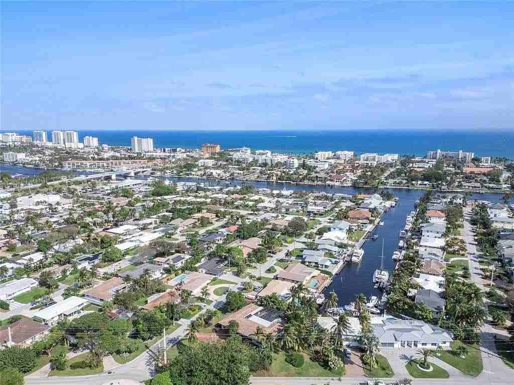 556 Se 15th Ave - Photo 2 of 42