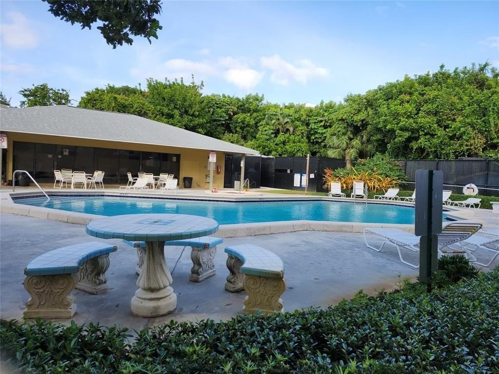 545 Trace Cir #105 - Photo 2 of 44