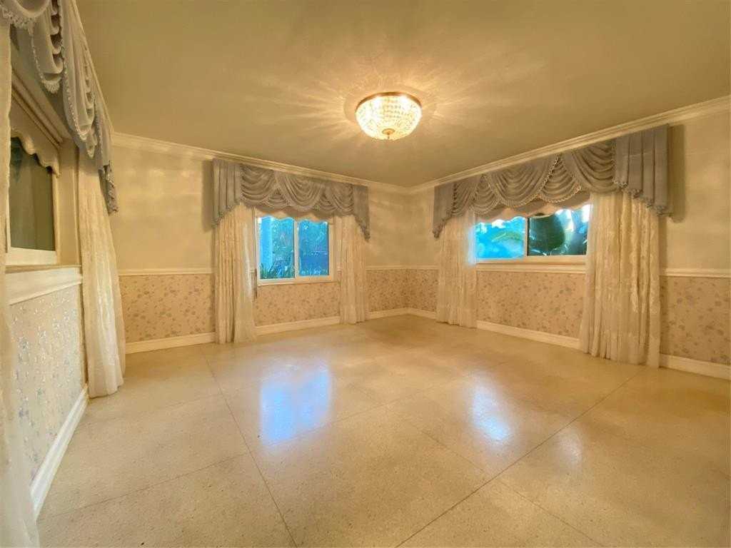 1049 Van Buren St - Photo 7 of 32