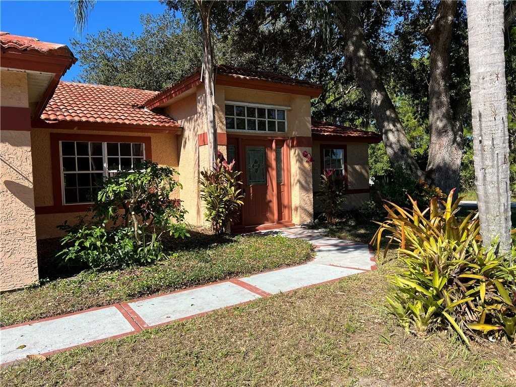 1300 Eldron Blvd Se - Photo 2 of 19