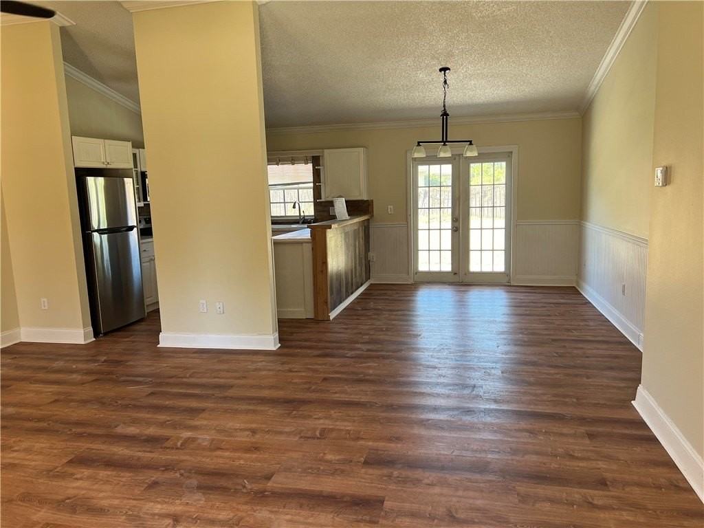 1300 Eldron Blvd Se - Photo 6 of 19