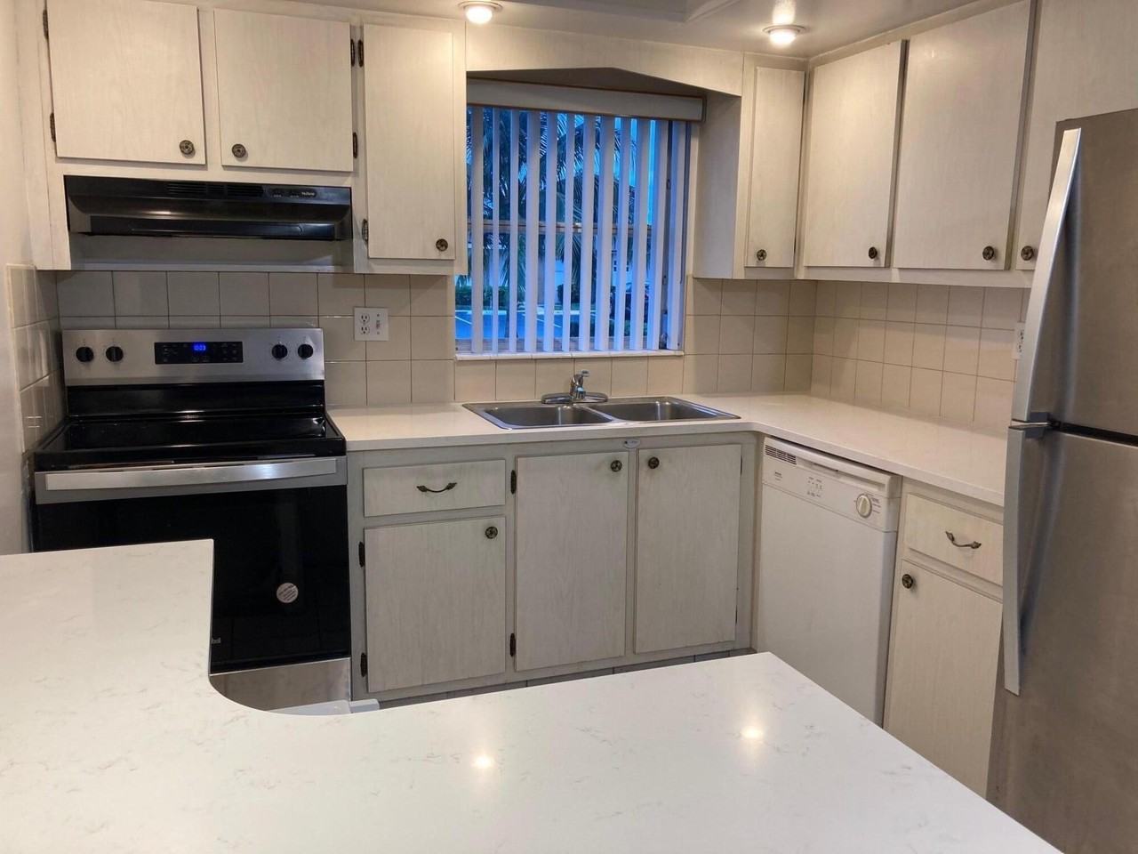 2894 Crosley Drive East #J - Photo 3 of 11