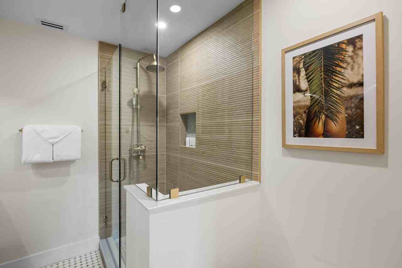 1096 Sw 27th Ave - Photo 6 of 21