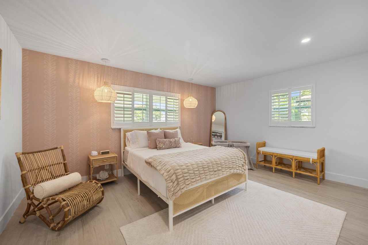 1096 Sw 27th Ave - Photo 7 of 21