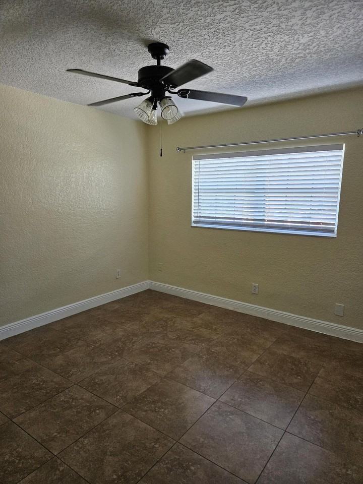 1907 Northeast 2nd Street #16 - Photo 7 of 12