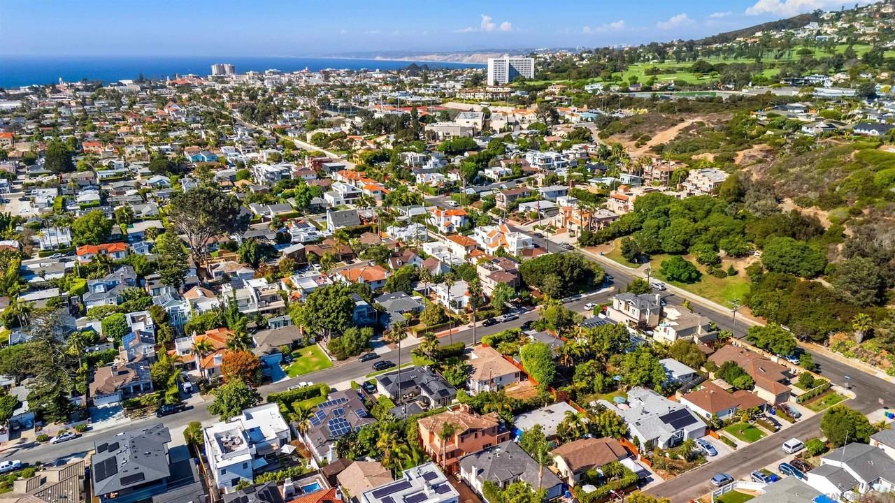 618 Gravilla Pl - Photo 5 of 50