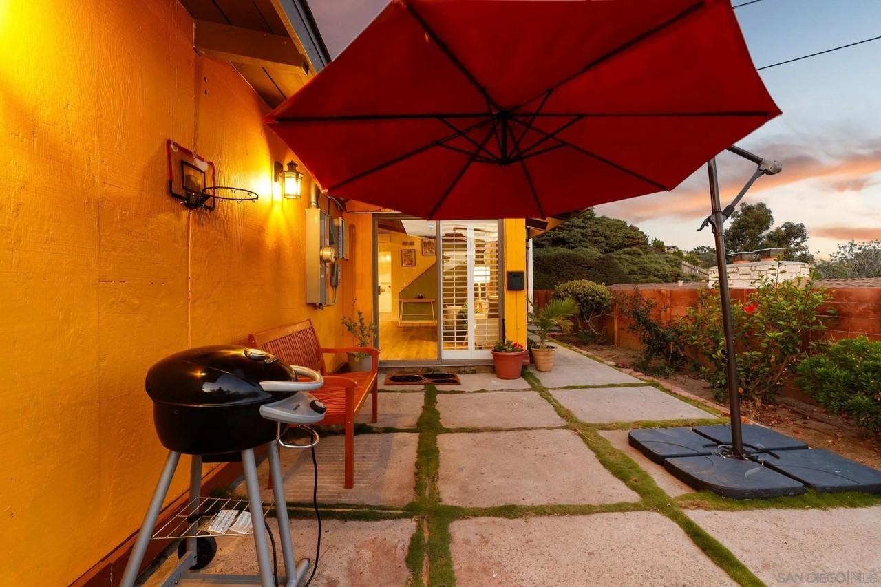 5643 Linda Rosa Ave - Photo 3 of 50