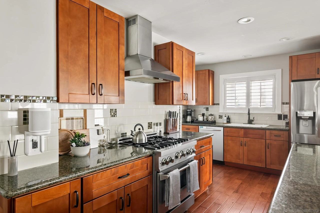 1865 Mission Cliff Dr - Photo 3 of 22