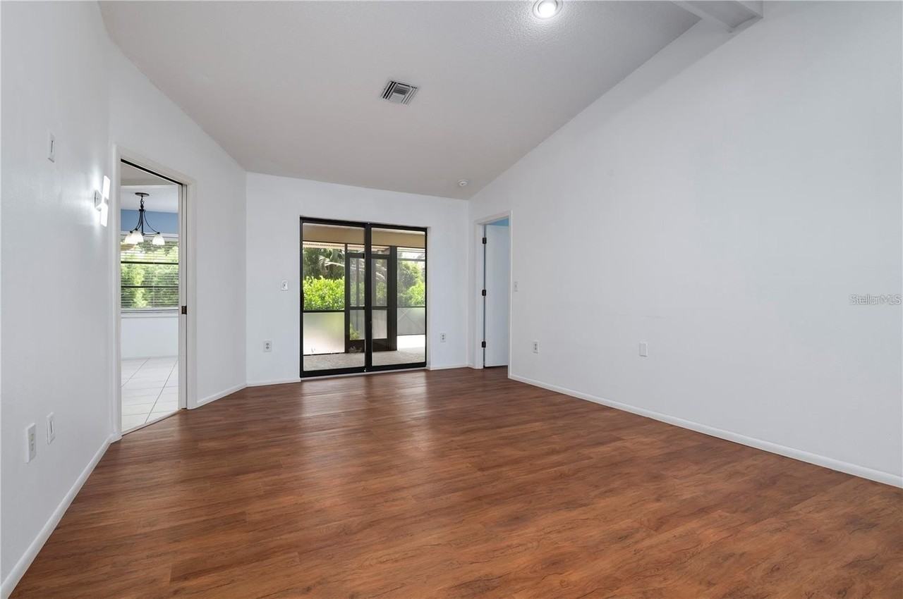 133 1st Ave - Photo 4 of 32