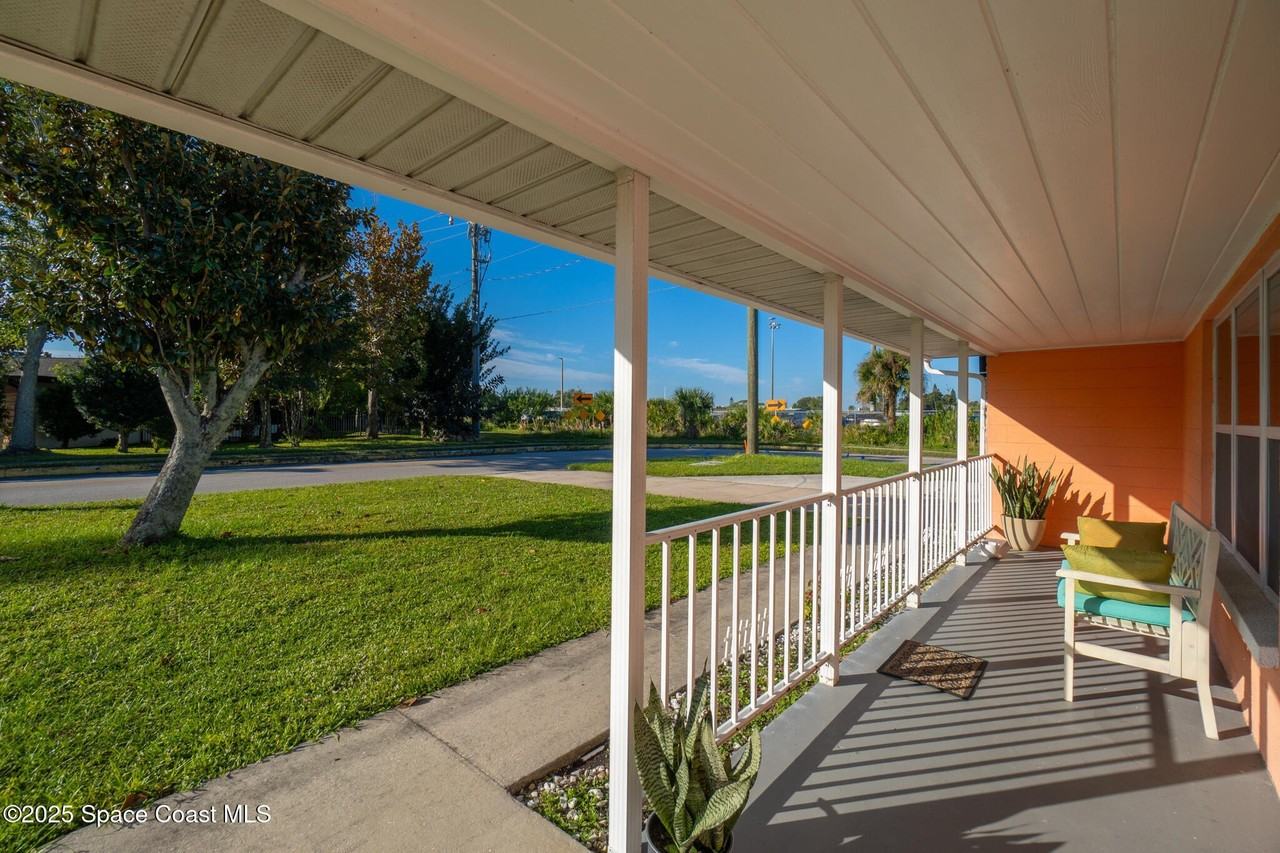 250 Alabama Ave - Photo 4 of 39