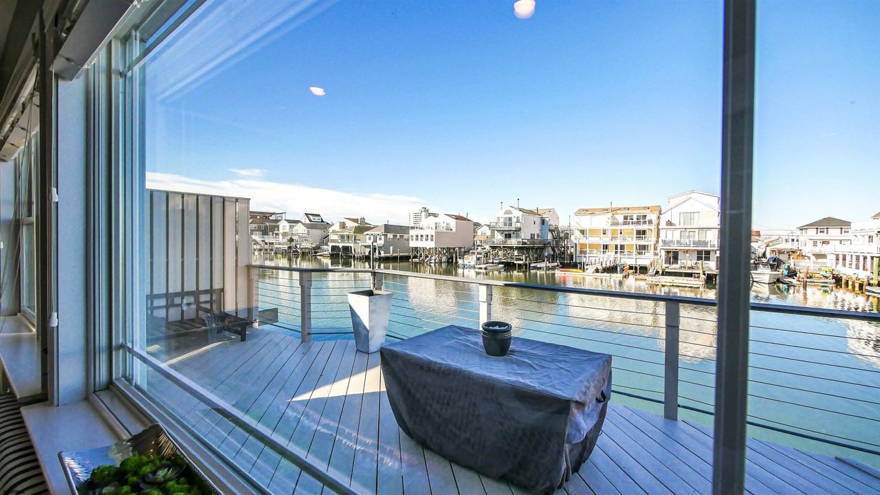 5611 Winchester Ave - Photo 4 of 44