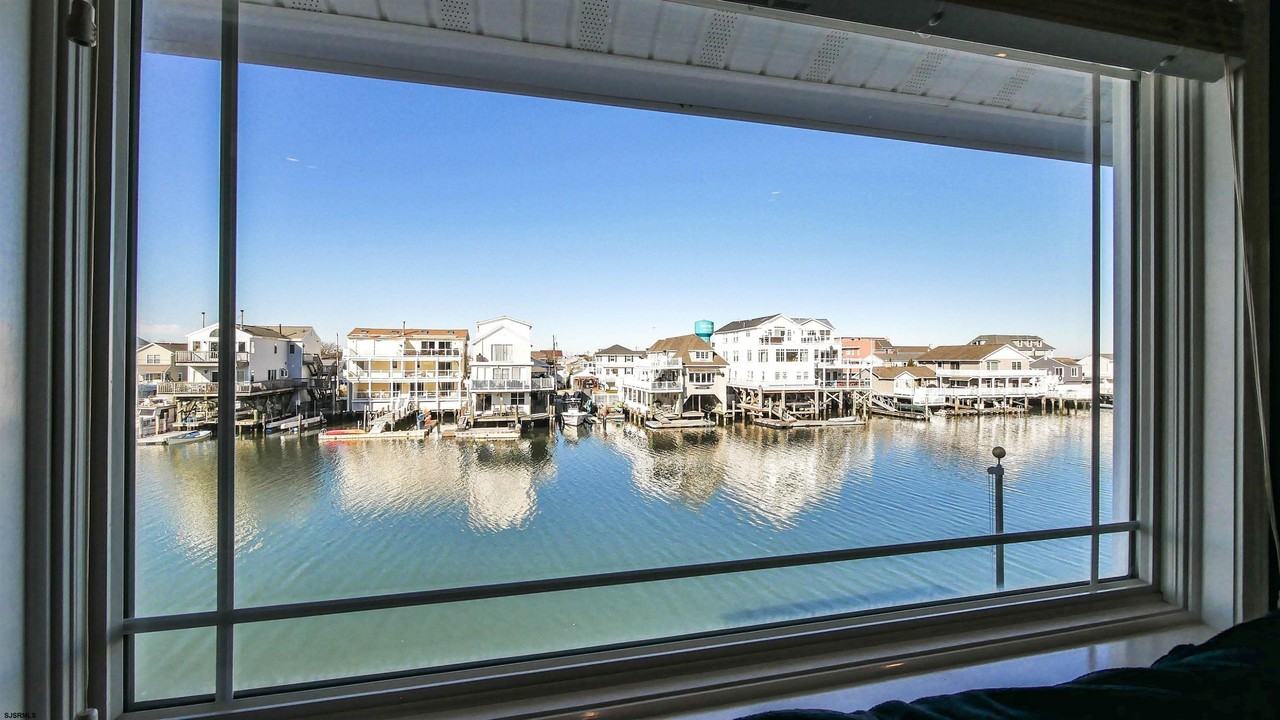 5611 Winchester Ave - Photo 5 of 44