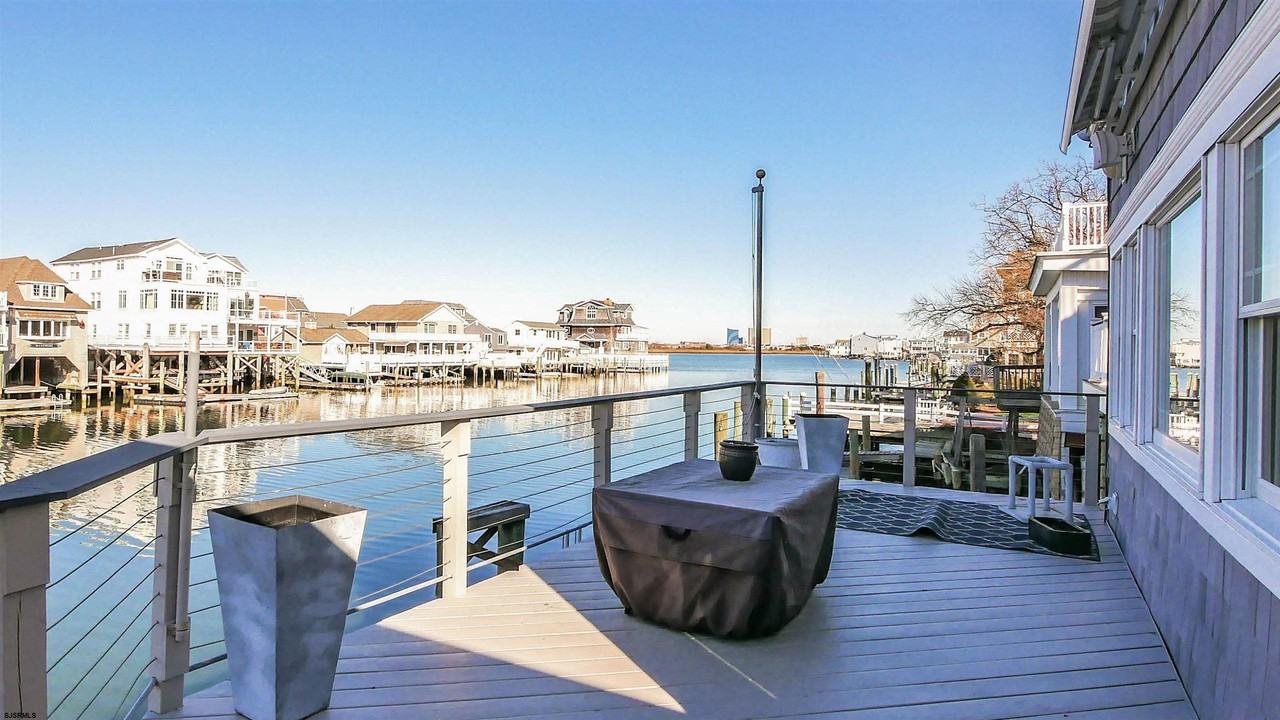 5611 Winchester Ave - Photo 6 of 44