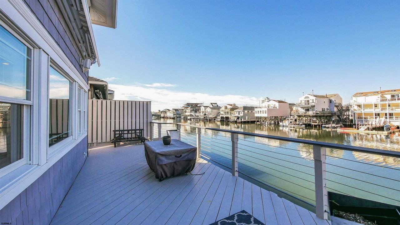 5611 Winchester Ave - Photo 7 of 44