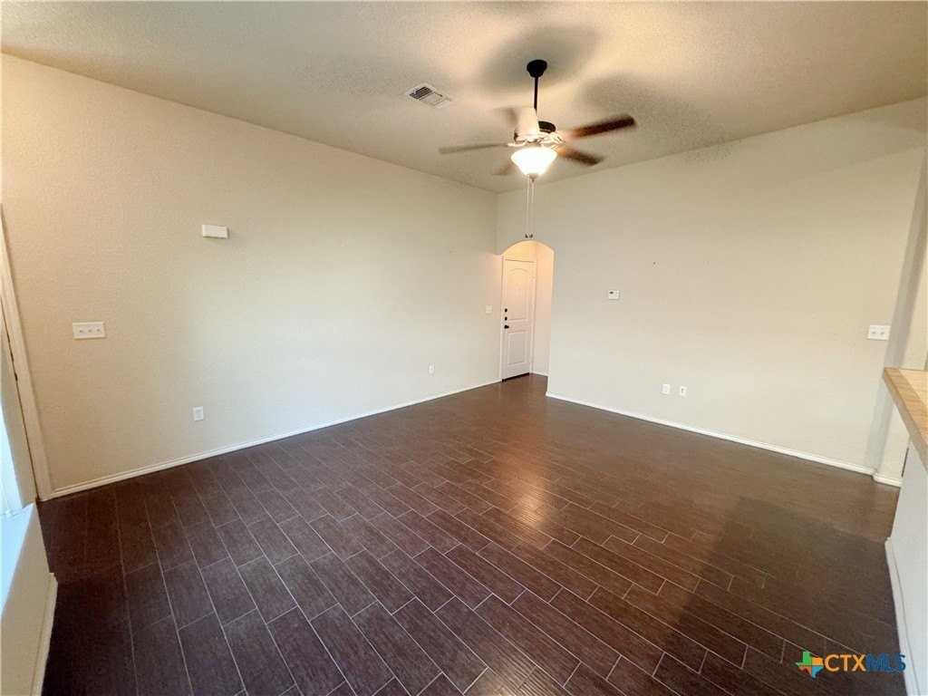 602 Creekside Circle - Photo 3 of 25