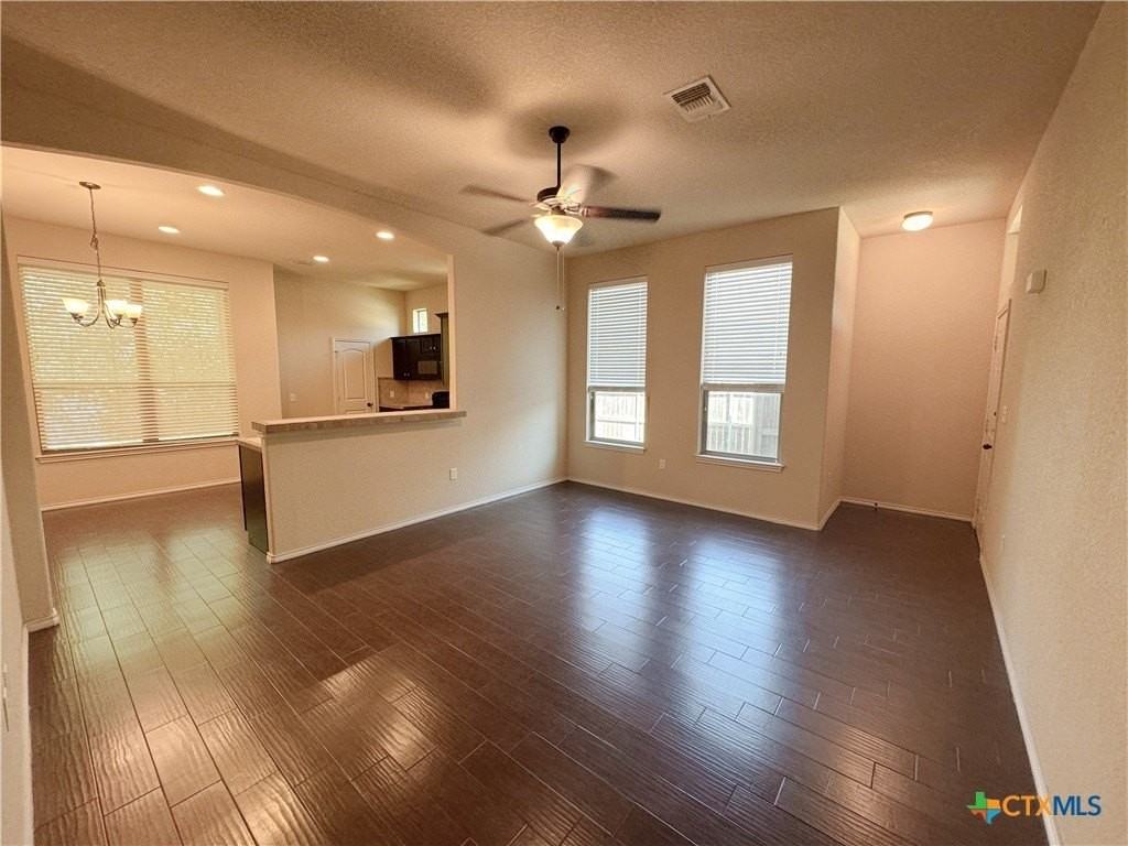 602 Creekside Circle - Photo 4 of 25