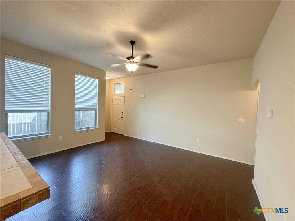 602 Creekside Circle - Photo 5 of 25