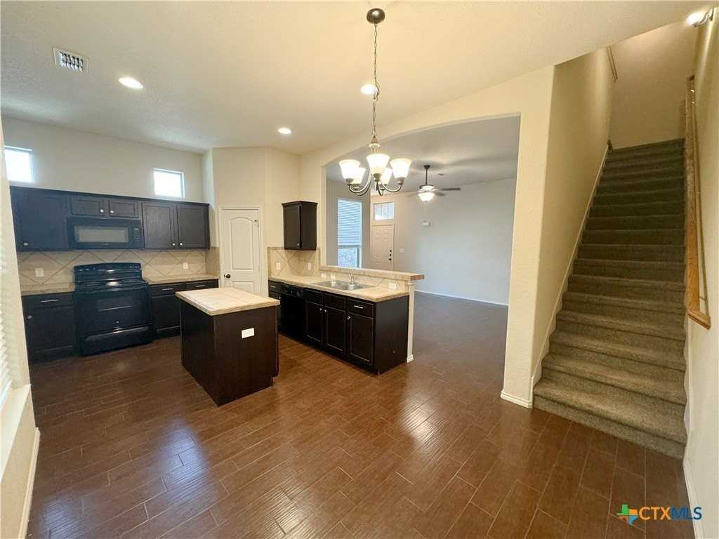 602 Creekside Circle - Photo 7 of 25