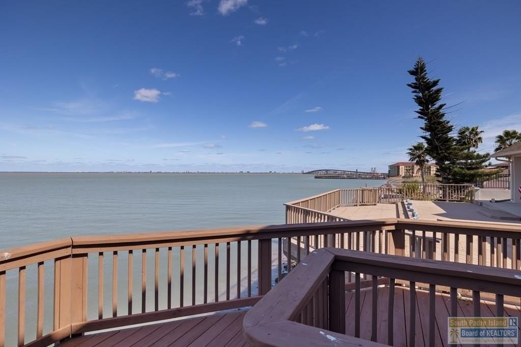 618 N Shore Dr - Photo 3 of 50