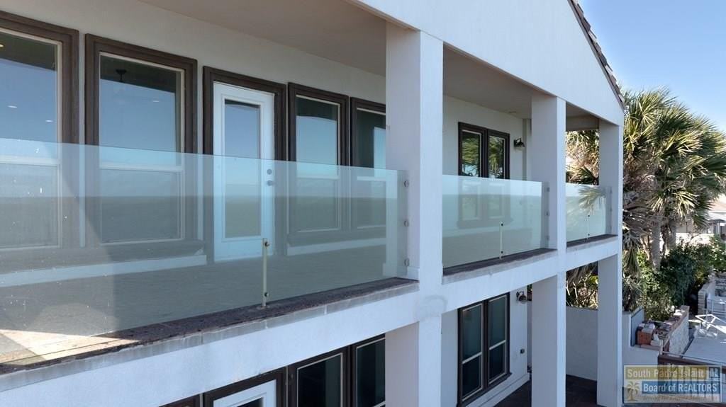 618 N Shore Dr - Photo 4 of 50