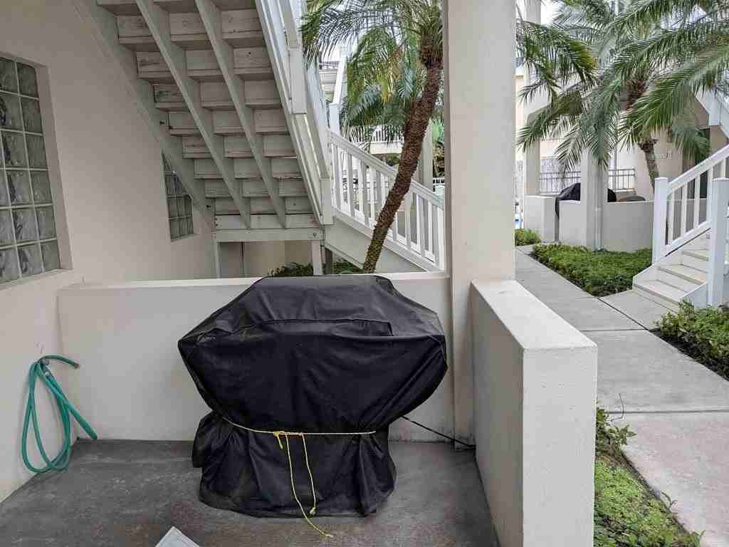 109 E Retama St - Photo 3 of 17