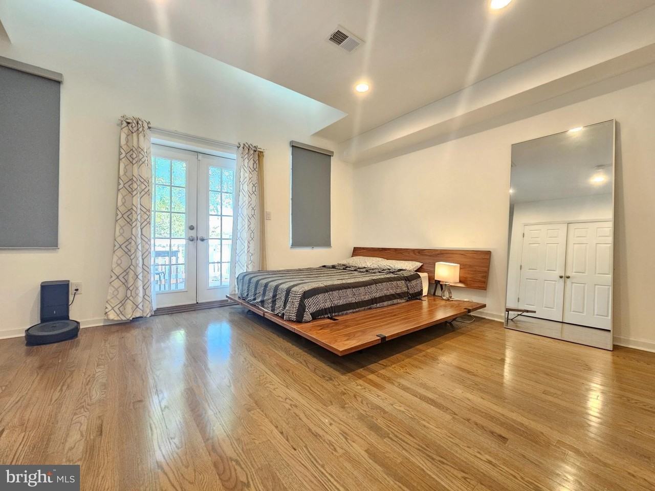 1311 S St Se - Photo 4 of 35