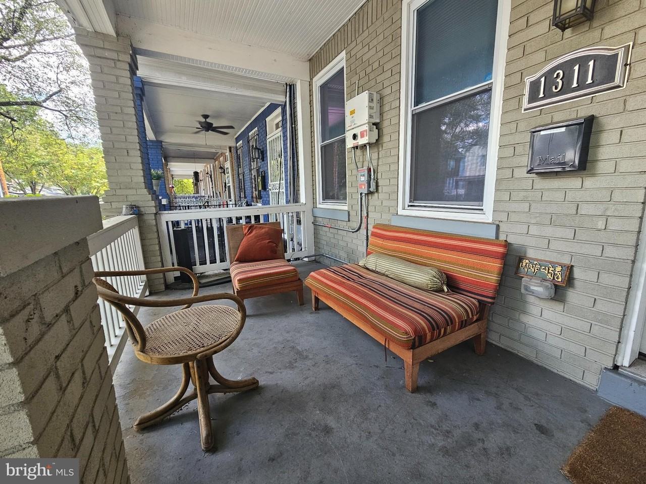 1311 S St Se - Photo 5 of 35