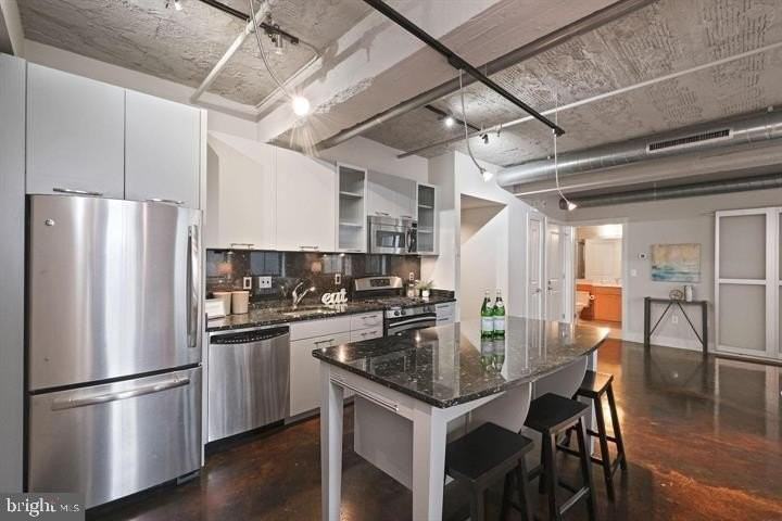 916 G St Nw Apt 602 #602 - Photo 4 of 11