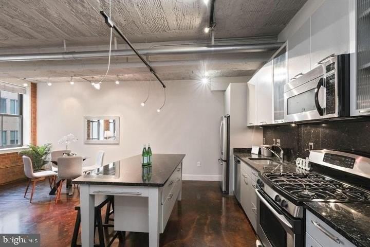 916 G St Nw Apt 602 #602 - Photo 6 of 11