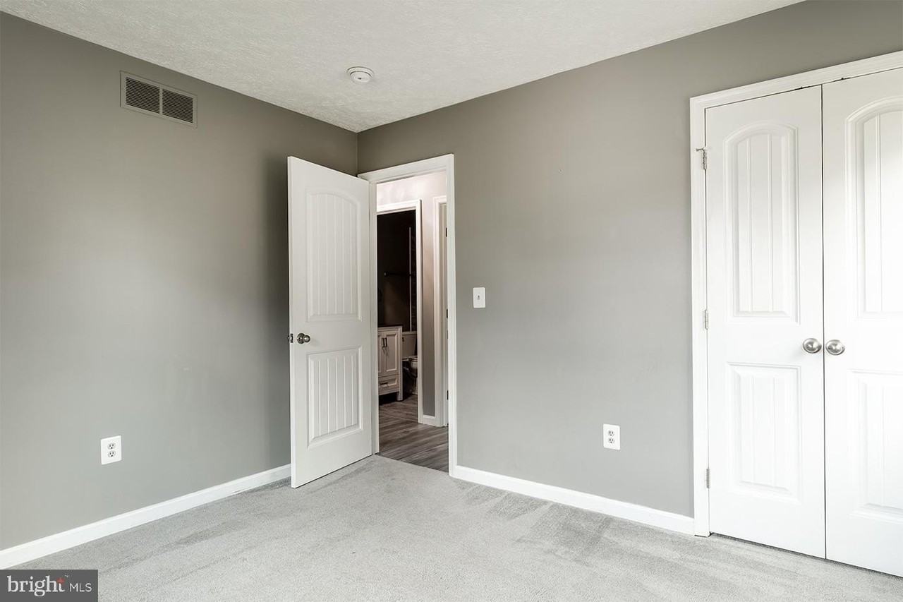 847 Harbor View Ter - Photo 7 of 33